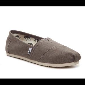 TOMS 7.5 Grey